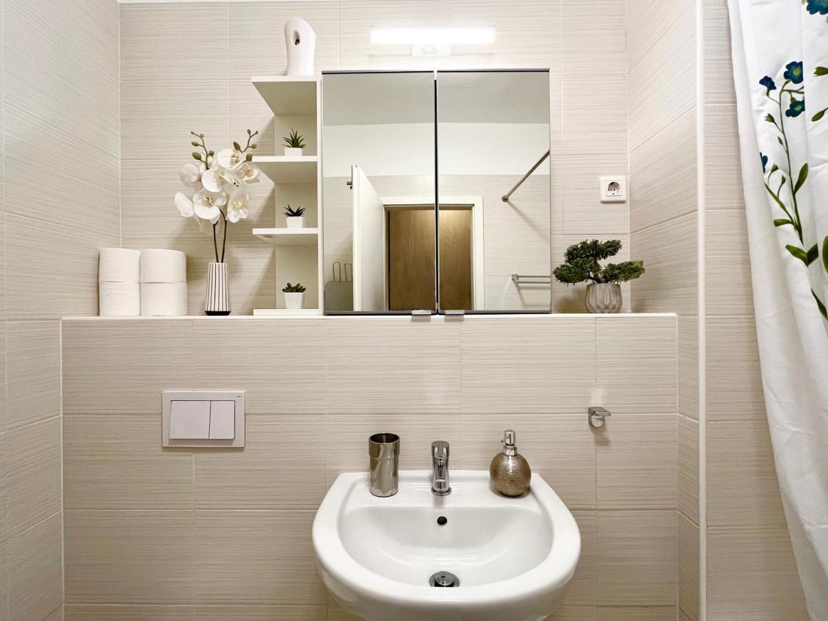 The Prince'S Neighbour Apartment Budapest With Free Garage Budapeste Exterior foto